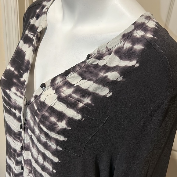 Chaser Tiered Sleeve Blouse. NWT. Medium - Picture 2 of 8